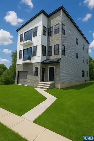 627 Thomas Boulevard East Orange NJ 07017