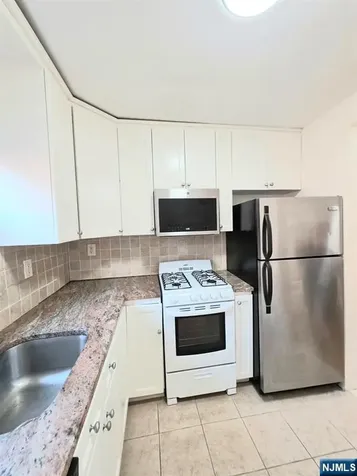 2173C N Central Road Fort Lee NJ 07024