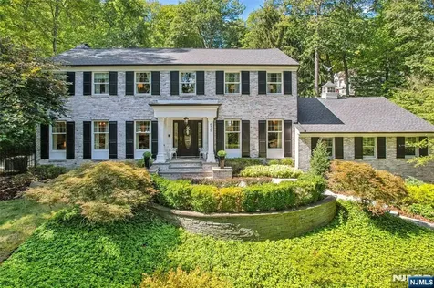 679 Cheyenne Drive Franklin Lakes NJ 07417