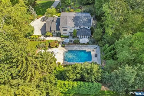 679 Cheyenne Drive Franklin Lakes NJ 07417