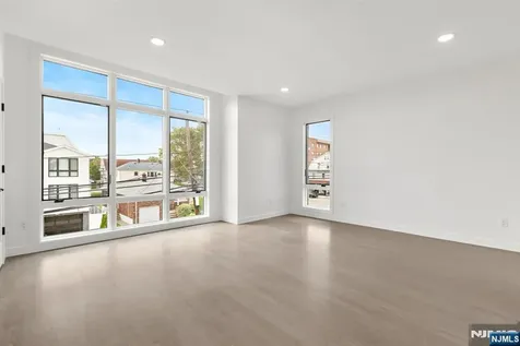 93 Crescent Avenue Cliffside Park NJ 07010