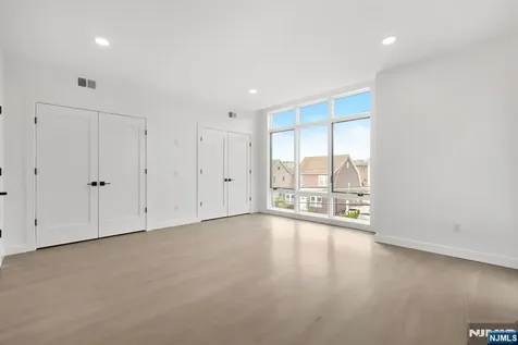 93 Crescent Avenue Cliffside Park NJ 07010