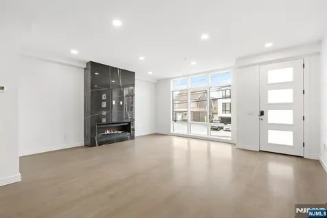 93 Crescent Avenue Cliffside Park NJ 07010