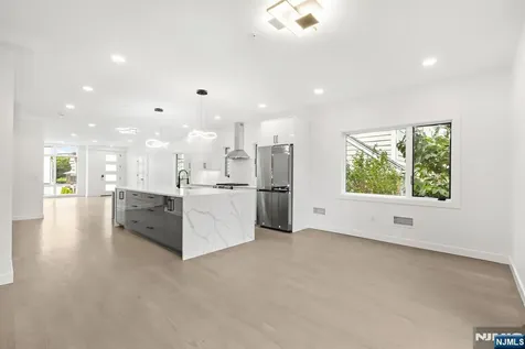 93 Crescent Avenue Cliffside Park NJ 07010