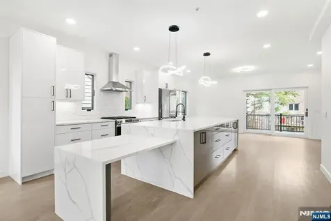 93 Crescent Avenue Cliffside Park NJ 07010