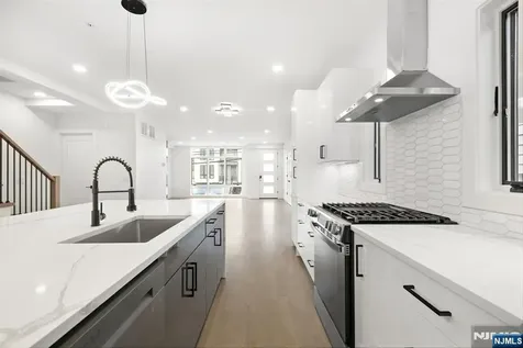 93 Crescent Avenue Cliffside Park NJ 07010