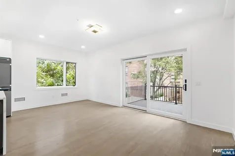 93 Crescent Avenue Cliffside Park NJ 07010