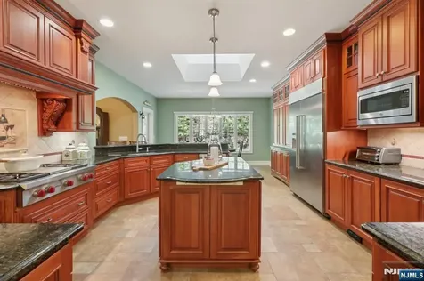 16 Eugene Road Saddle River NJ 07458