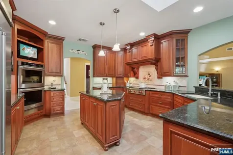 16 Eugene Road Saddle River NJ 07458