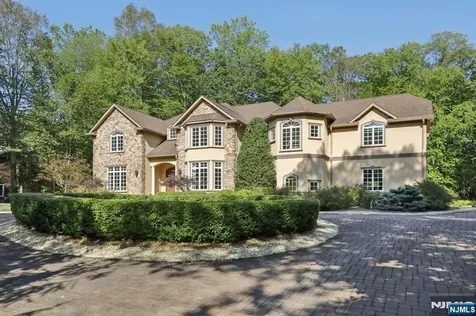 16 Eugene Road Saddle River NJ 07458