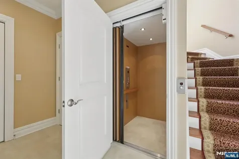 16 Eugene Road Saddle River NJ 07458