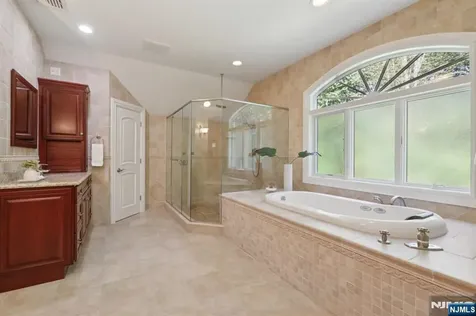 16 Eugene Road Saddle River NJ 07458