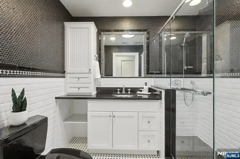 16 Eugene Road Saddle River NJ 07458