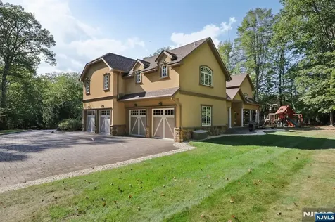 16 Eugene Road Saddle River NJ 07458