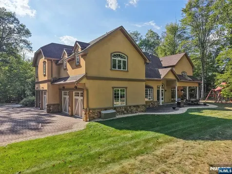 16 Eugene Road Saddle River NJ 07458