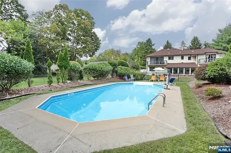 210 Ramapo Valley Road Oakland NJ 07436