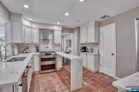 210 Ramapo Valley Road Oakland NJ 07436