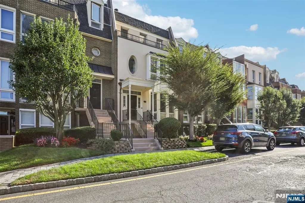 185 Kensington Drive Fort Lee NJ 07024