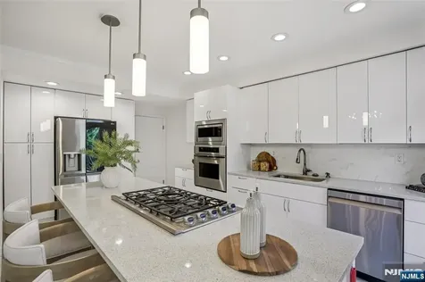 185 Kensington Drive Fort Lee NJ 07024
