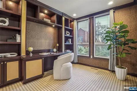 185 Kensington Drive Fort Lee NJ 07024