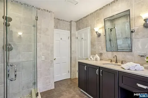 185 Kensington Drive Fort Lee NJ 07024