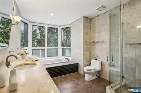 185 Kensington Drive Fort Lee NJ 07024