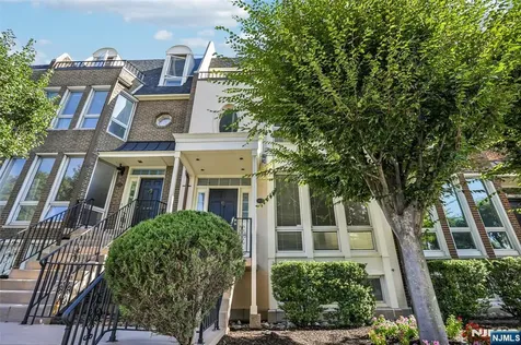185 Kensington Drive Fort Lee NJ 07024