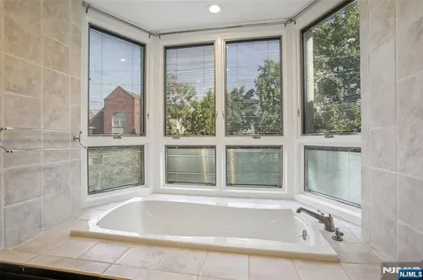 185 Kensington Drive Fort Lee NJ 07024