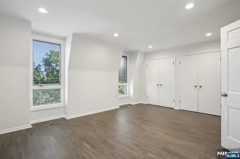 185 Kensington Drive Fort Lee NJ 07024
