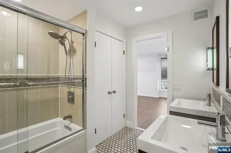 185 Kensington Drive Fort Lee NJ 07024