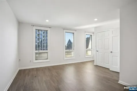 185 Kensington Drive Fort Lee NJ 07024