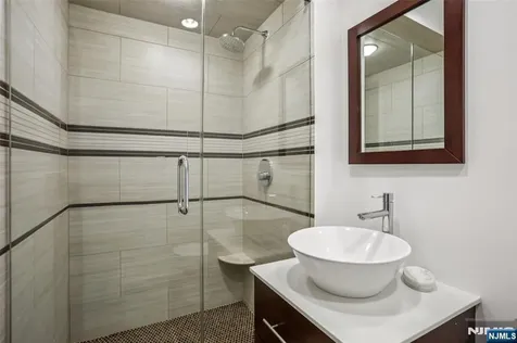 185 Kensington Drive Fort Lee NJ 07024