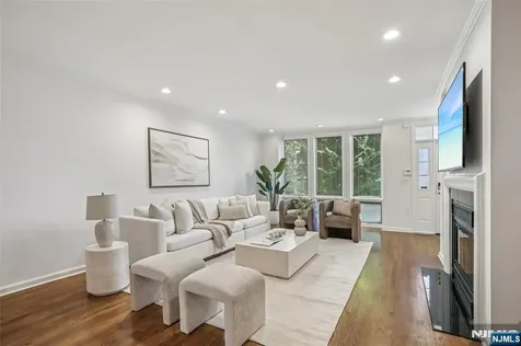 185 Kensington Drive Fort Lee NJ 07024