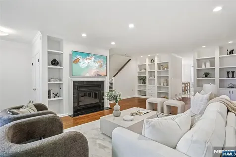 185 Kensington Drive Fort Lee NJ 07024