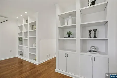 185 Kensington Drive Fort Lee NJ 07024