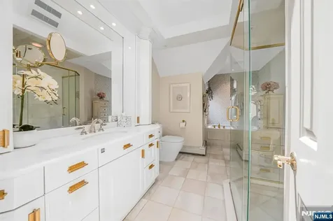 22 Fawn Drive Montville Township NJ 07045