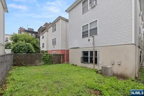 43 Crane Street Newark NJ 07104