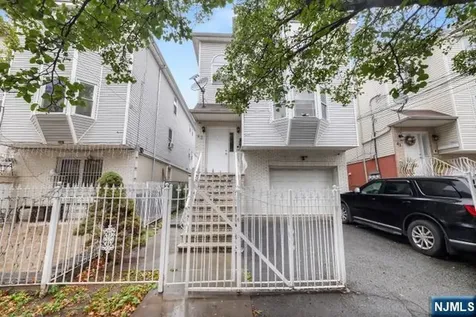 43 Crane Street Newark NJ 07104