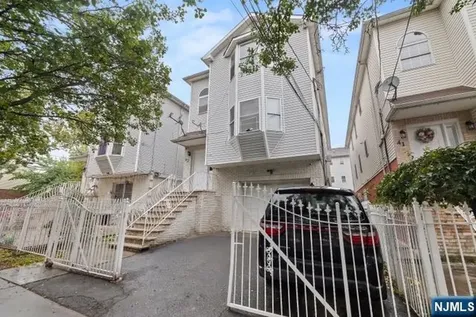 43 Crane Street Newark NJ 07104