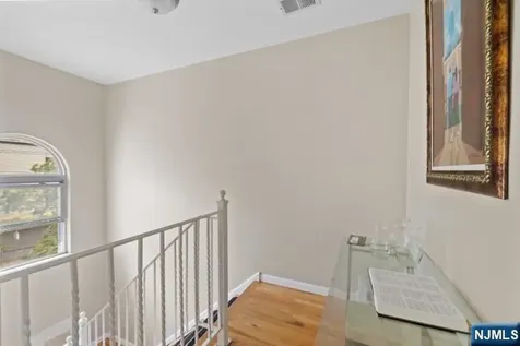 43 Crane Street Newark NJ 07104