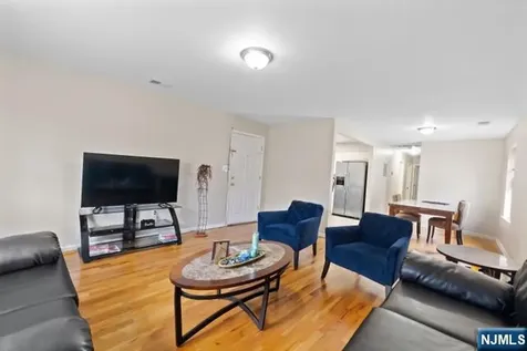 43 Crane Street Newark NJ 07104