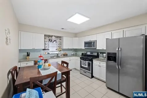 43 Crane Street Newark NJ 07104