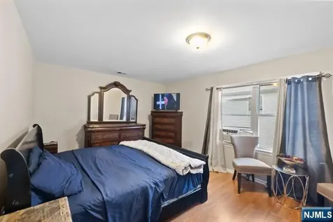 43 Crane Street Newark NJ 07104