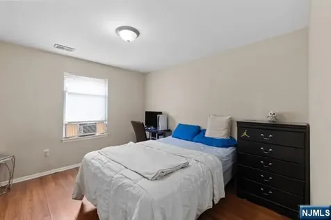 43 Crane Street Newark NJ 07104