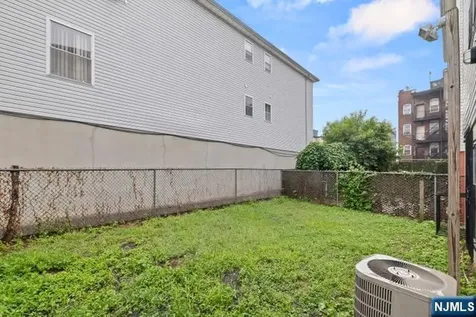 43 Crane Street Newark NJ 07104