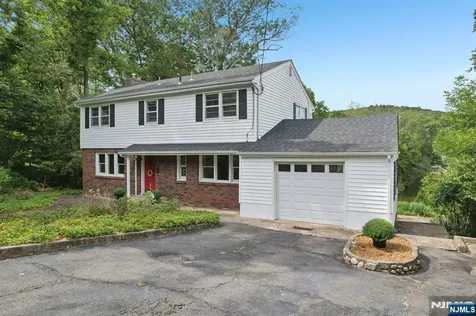 31 Lakeshore Drive Oakland NJ 07436