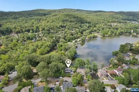 31 Lakeshore Drive Oakland NJ 07436