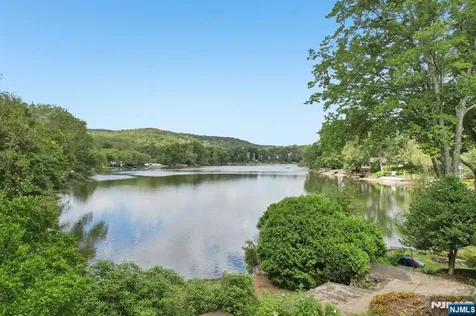 31 Lakeshore Drive Oakland NJ 07436