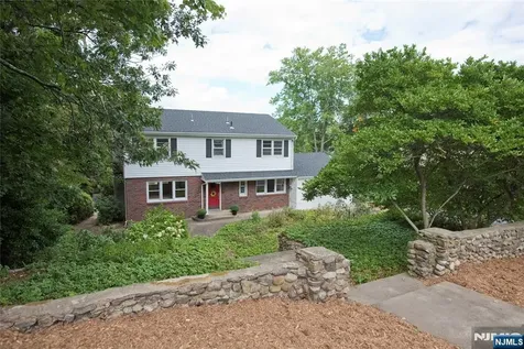 31 Lakeshore Drive Oakland NJ 07436