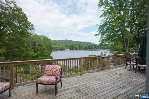 31 Lakeshore Drive Oakland NJ 07436